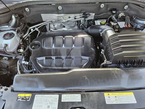 Used 2024 Volkswagen Atlas SE w/ Black Wheel Package FWD image 31