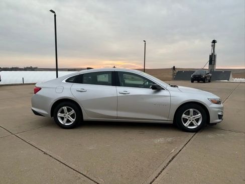 Used 2020 Chevrolet Malibu LS image 2
