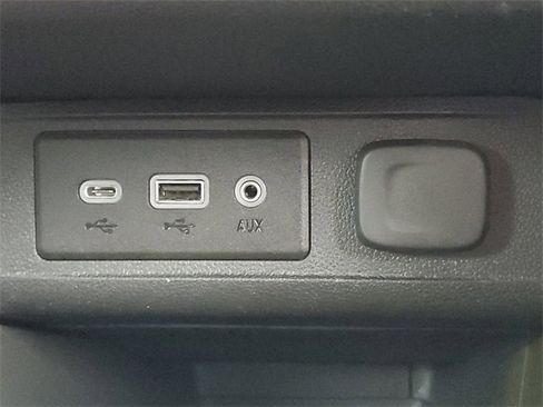 Certified 2021 Buick Encore GX Preferred w/ Cold Weather Comfort Package image 28