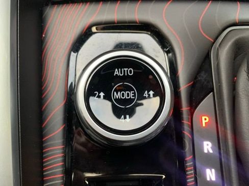 Used 2024 Chevrolet Colorado Z71 w/ Z71 Convenience Package 2 image 18