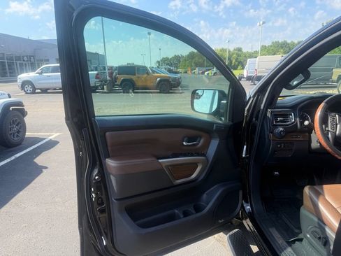 Used 2024 Nissan Titan Platinum Reserve w/ Moonroof Package RWD image 11