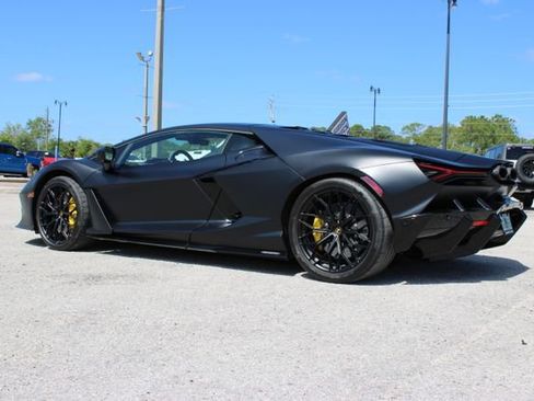 Used 2024 Lamborghini Revuelto image 5
