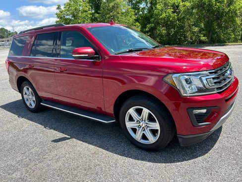 Used 2018 Ford Expedition XLT w/ Equipment Group 202A RWD image 9