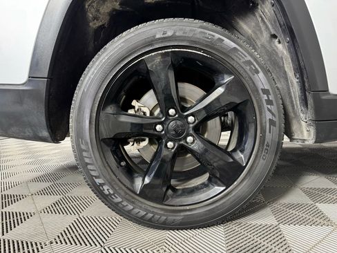 Used 2023 Jeep Grand Cherokee L Laredo image 53