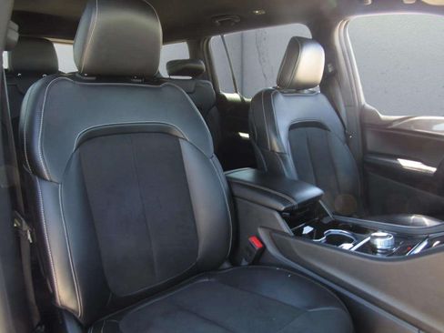 Used 2023 Jeep Grand Cherokee L Laredo RWD image 10