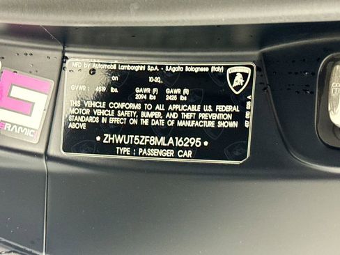 Used 2021 Lamborghini Huracan EVO image 32