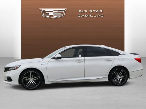 Used 2021 Honda Accord Touring image 2