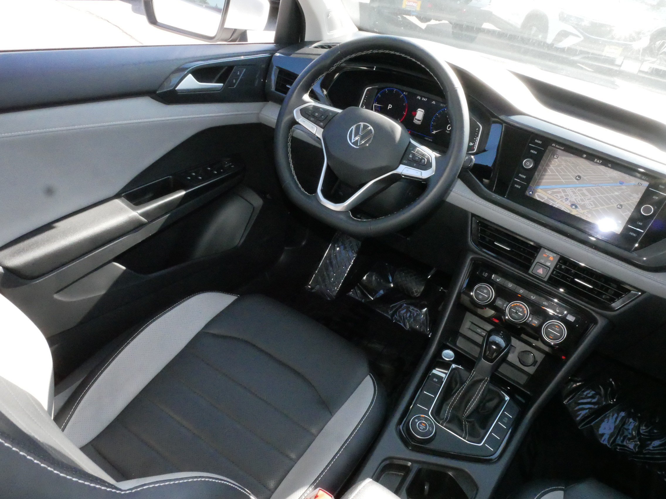 Certified 2023 Volkswagen Taos SEL AWD/4WD image 9