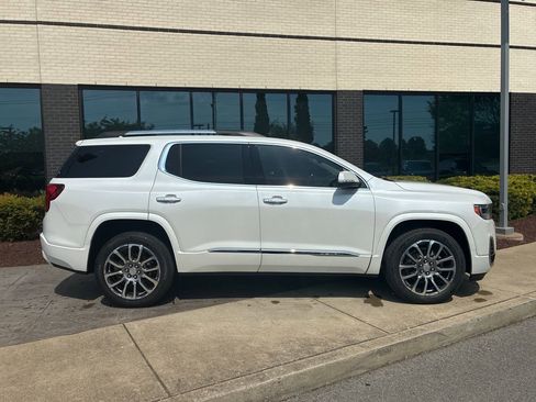 Used 2022 GMC Acadia Denali w/ Denali Ultimate Package FWD image 3
