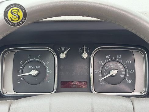 Used 2010 Lincoln MKX AWD image 27