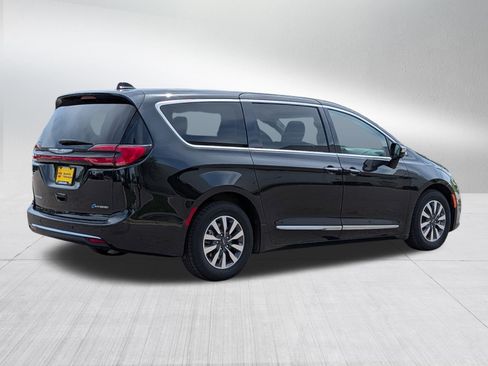 Used 2023 Chrysler Pacifica Limited FWD image 7