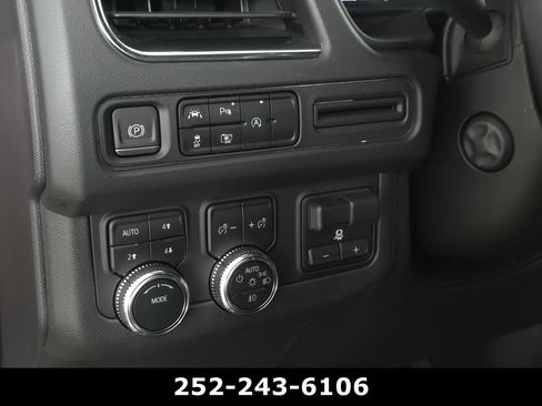 Used 2024 GMC Yukon SLT w/ SLT Luxury Package AWD/4WD image 28