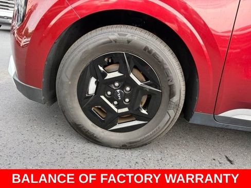 Used 2025 Kia Carnival FWD image 9