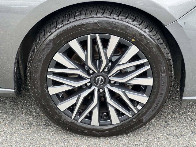 Used 2025 Nissan Altima 2.5 SV FWD image 3