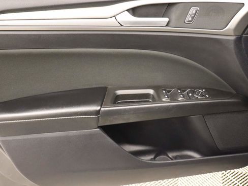 Used 2020 Ford Fusion SE image 17