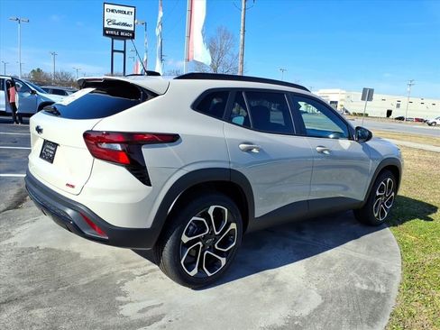 New 2026 Chevrolet Trax RS w/ Sunroof Package image 3