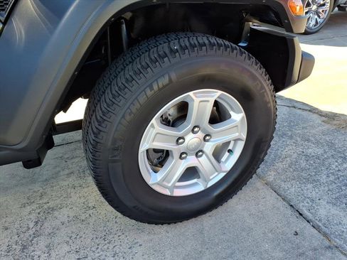 Used 2022 Jeep Wrangler Unlimited Sport image 9