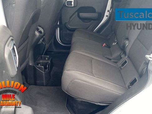 Used 2023 Jeep Gladiator Sport image 25