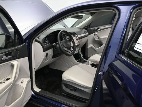 Used 2022 Volkswagen Tiguan SE image 13