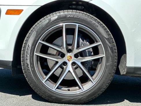 Used 2025 Porsche Macan AWD/4WD image 31