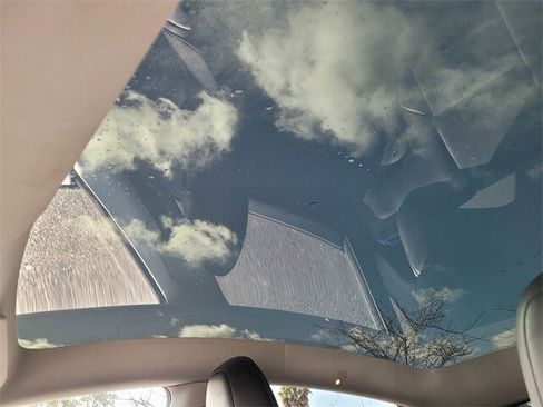 Used 2024 Tesla Model Y Long Range image 16