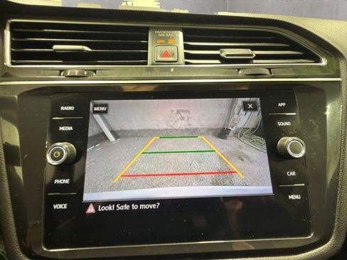 Used 2020 Volkswagen Tiguan SE w/ Panoramic Sunroof Package image 15