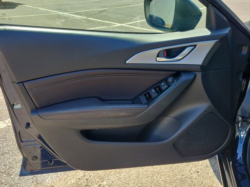 Used 2017 MAZDA MAZDA3 Touring FWD image 21