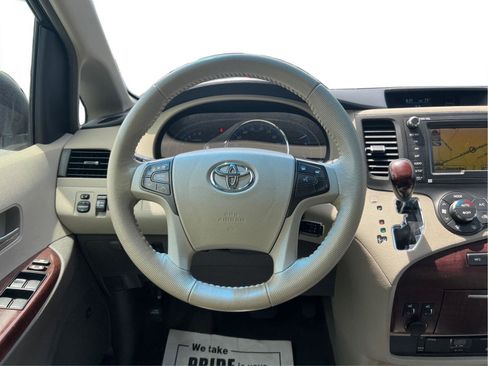 Used 2014 Toyota Sienna XLE w/ XLE Premium Package FWD image 21