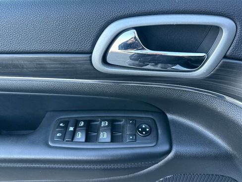 Used 2021 Jeep Grand Cherokee Limited w/ Luxury Group II image 11