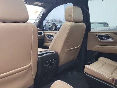 Used 2021 Chevrolet Suburban Premier w/ Premium Package image 15