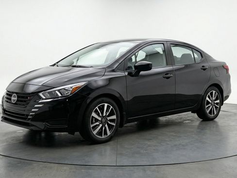 Used 2025 Nissan Versa SV image 3