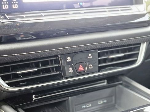 Used 2025 Volkswagen Atlas SE FWD image 24