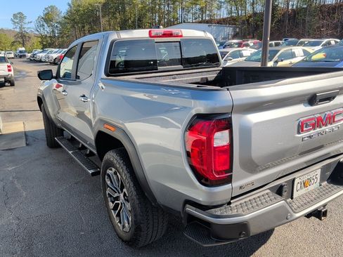 Used 2023 GMC Canyon Denali image 3