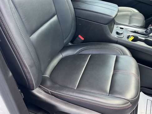 Used 2023 Chevrolet Traverse RS AWD/4WD image 37