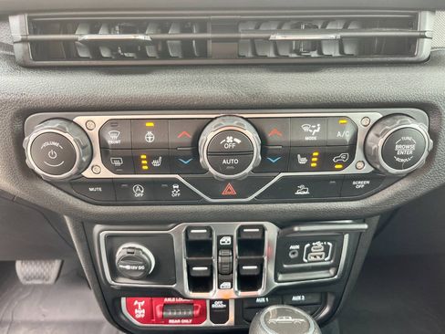 Used 2024 Jeep Gladiator Sport AWD/4WD image 37