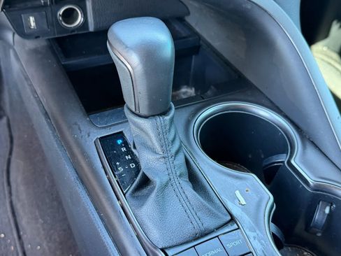 Used 2021 Toyota Camry SE image 14