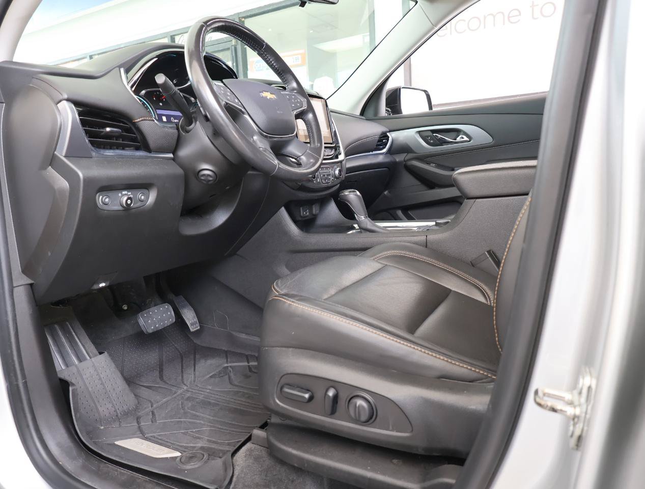 Used 2020 Chevrolet Traverse Premier w/ Redline Edition FWD image 39