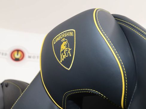 Used 2023 Lamborghini Huracan EVO image 47