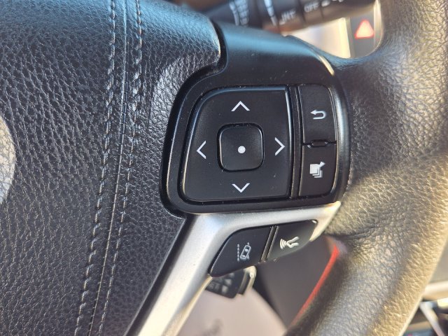 Used 2019 Toyota Highlander LE FWD image 25