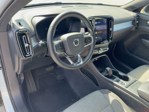 Certified 2024 Volvo XC40 B5 Core image 4