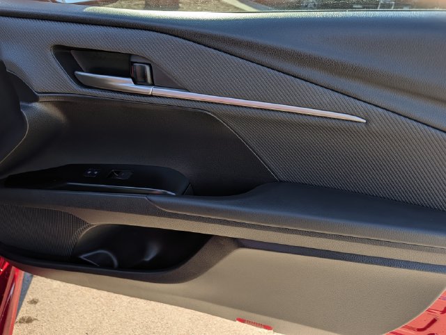 Used 2025 Toyota Camry SE w/ Convenience Package FWD image 32