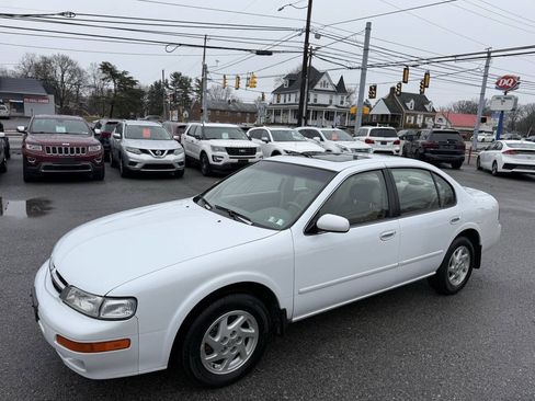 Used 1997 Nissan Maxima GLE FWD image 1