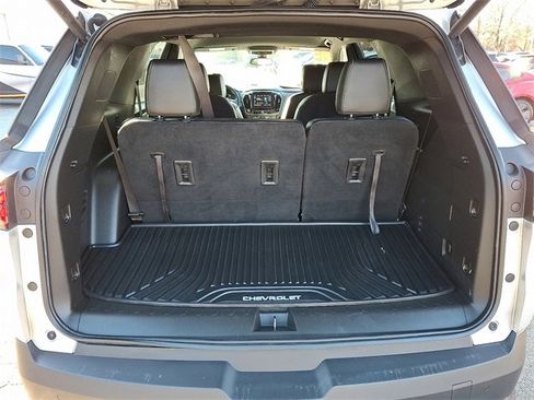 Used 2022 Chevrolet Traverse LT image 24