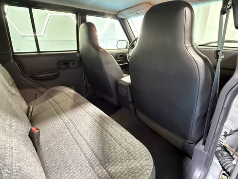 Used 2000 Jeep Cherokee Sport image 28