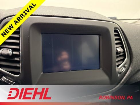 Certified 2019 Jeep Compass Latitude w/ Cold Weather Group image 27