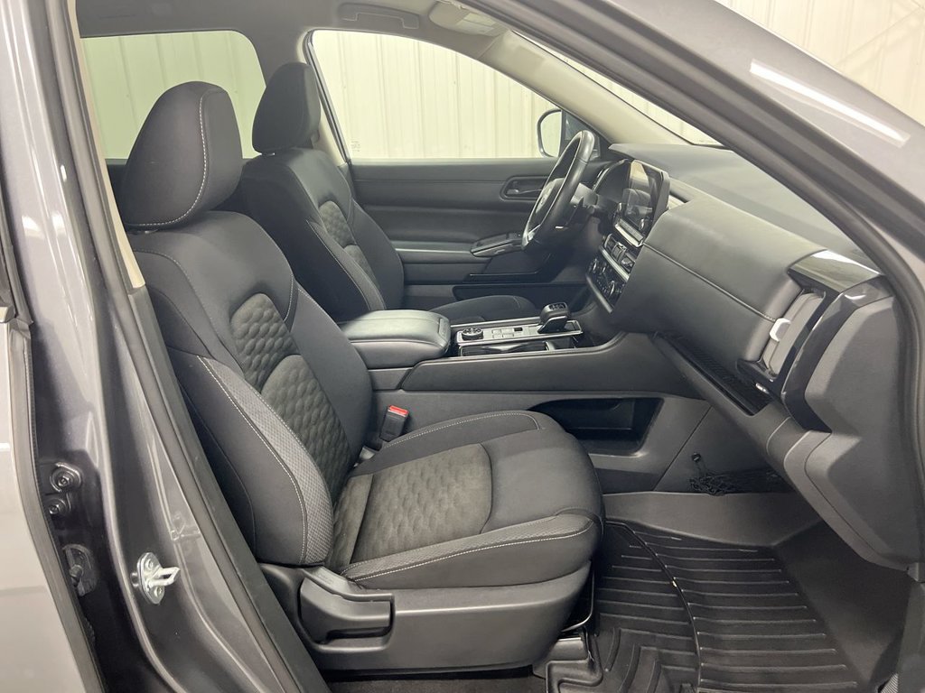 Used 2024 Nissan Pathfinder SV w/ Black Appearance Package AWD/4WD image 21