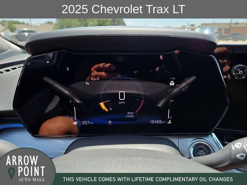 Used 2025 Chevrolet Trax LT w/ LT Convenience Package FWD image 26