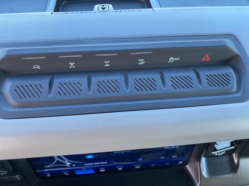 Used 2021 Ford Bronco Badlands image 40