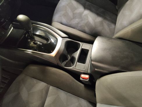 Used 2015 Nissan Rogue S AWD/4WD image 26