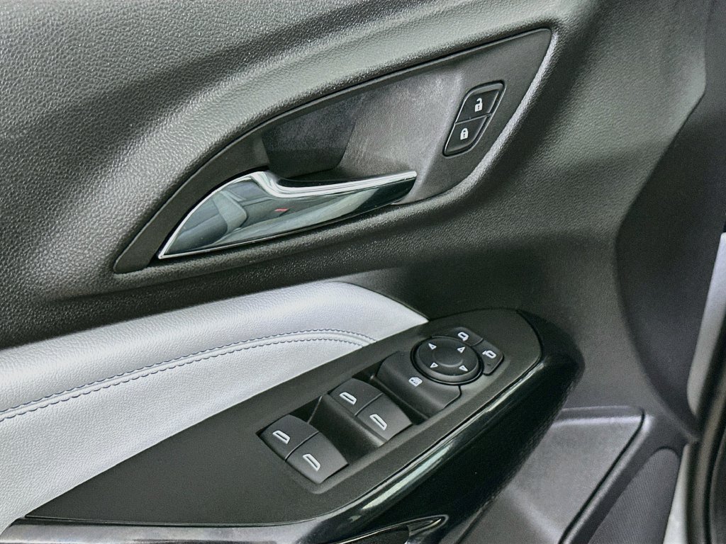 Used 2025 Chevrolet Trax LT w/ LT Convenience Package FWD image 21
